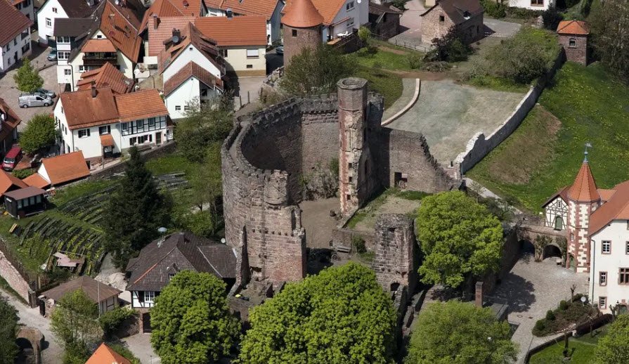 Ruine der Burg Heersberg, Germany